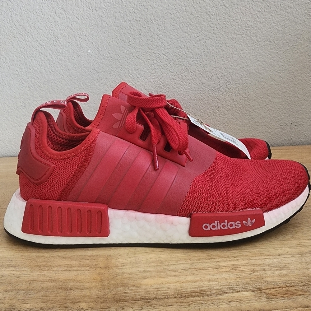 NWT Adidas Mens NMD R1 Running Shoes Sneakers Low Top Lace Up Red Size 7.5